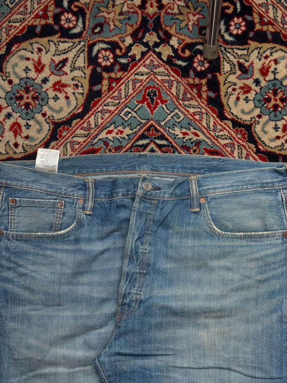 LEVI'S 501 ORIGINAL STRAIGHT FIT MEDIUM WASH JEANS - 40