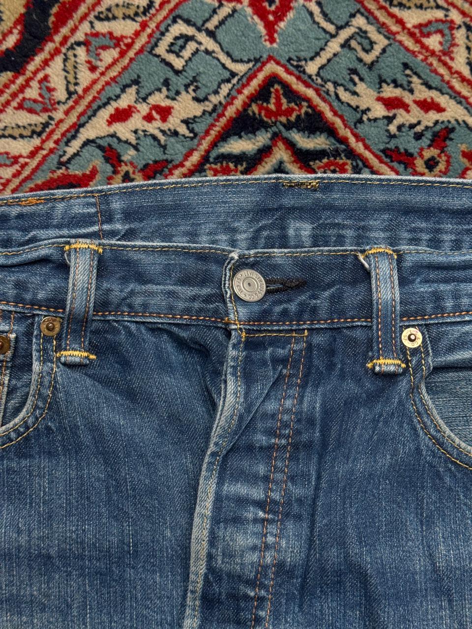Levi's 501 Original Medium WashED BOOTCUT FIT Jeans - 32
