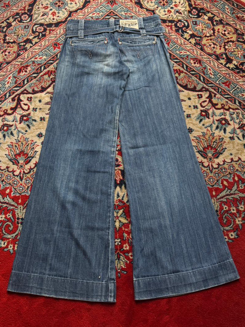 Levi Strauss & Co Medium WashED FlareD Cinch Back Jeans - 28