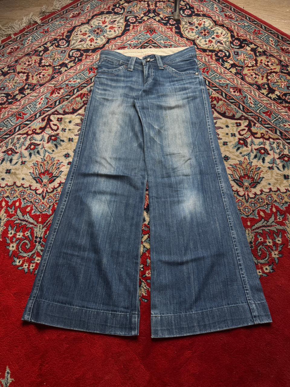 Levi Strauss & Co Medium WashED FlareD Cinch Back Jeans - 28
