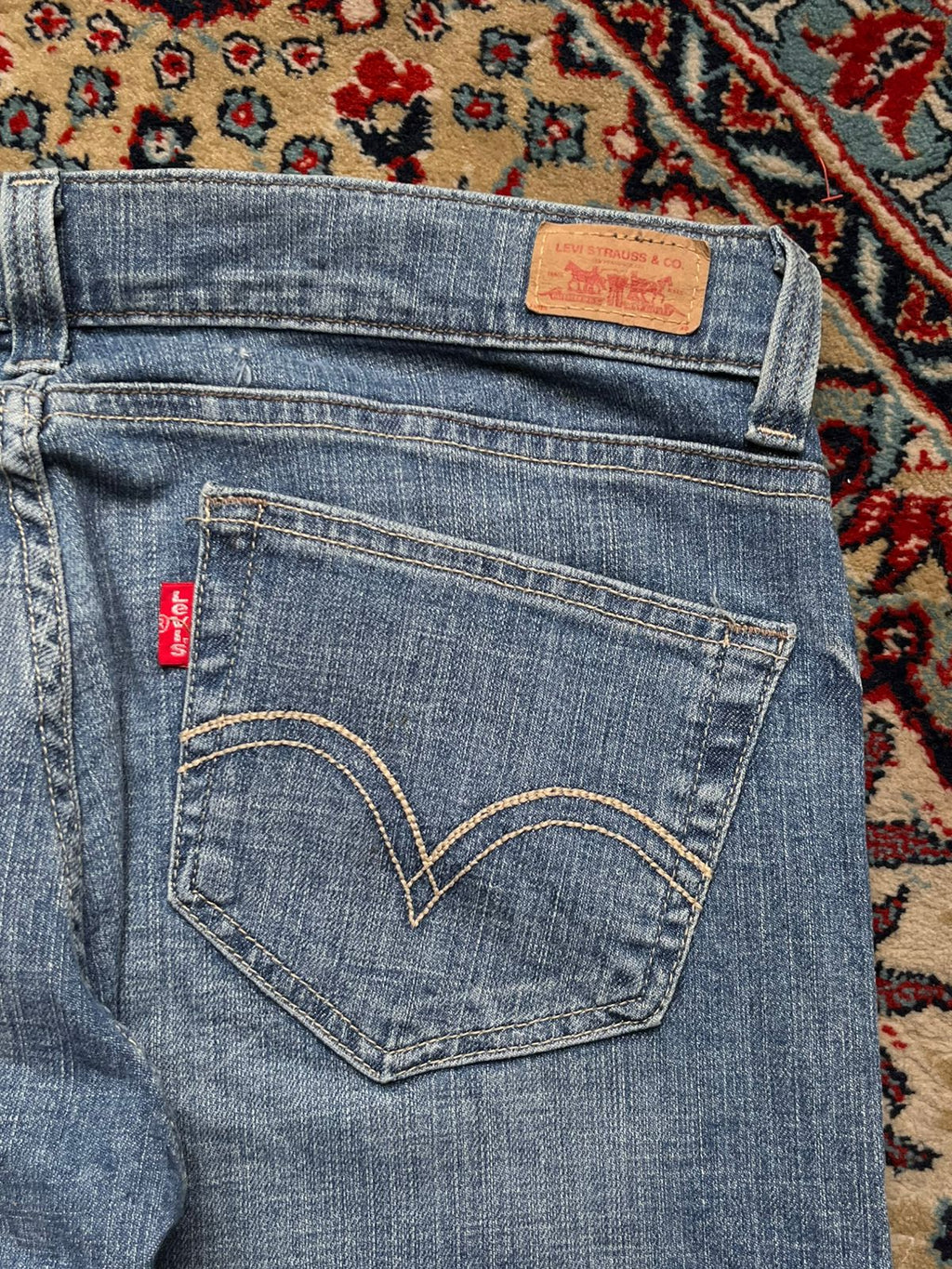 Levi’s 504 Medium WashED Straight-BOOTCUT FIT Blue JEANS - 32