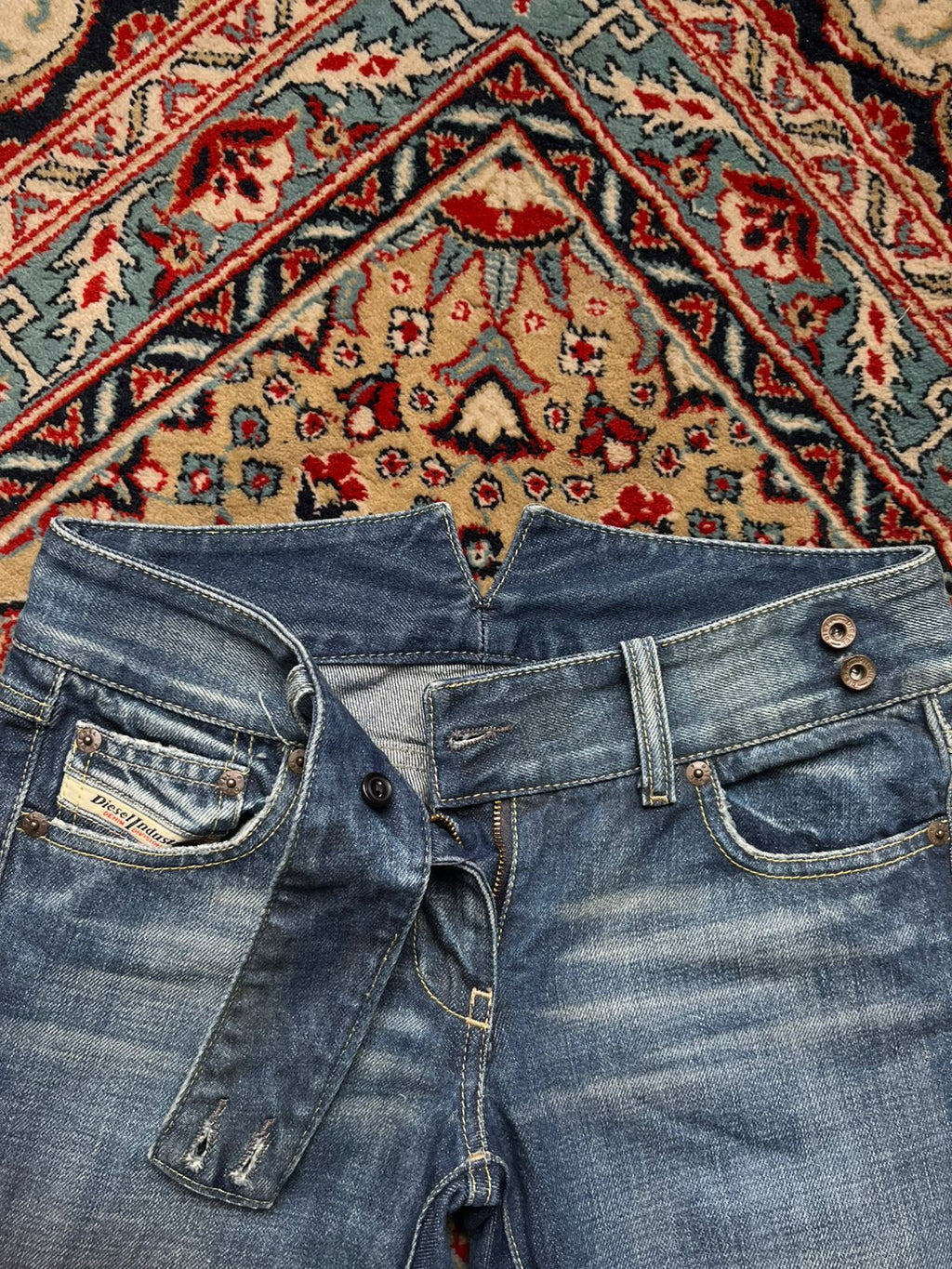 Diesel Industry Rare V-Cut Waistband FlareD Medium WashED Blue JEANS - 28