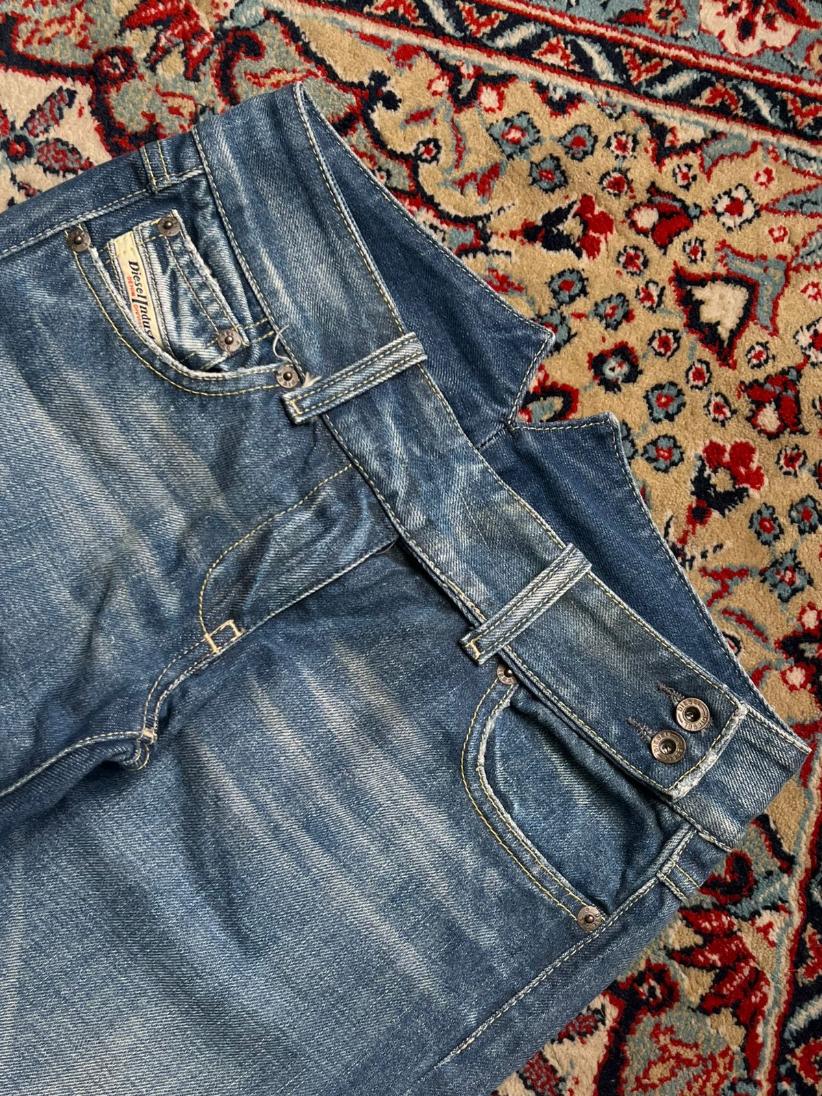 Diesel Industry Rare V-Cut Waistband FlareD Medium WashED Blue JEANS - 28