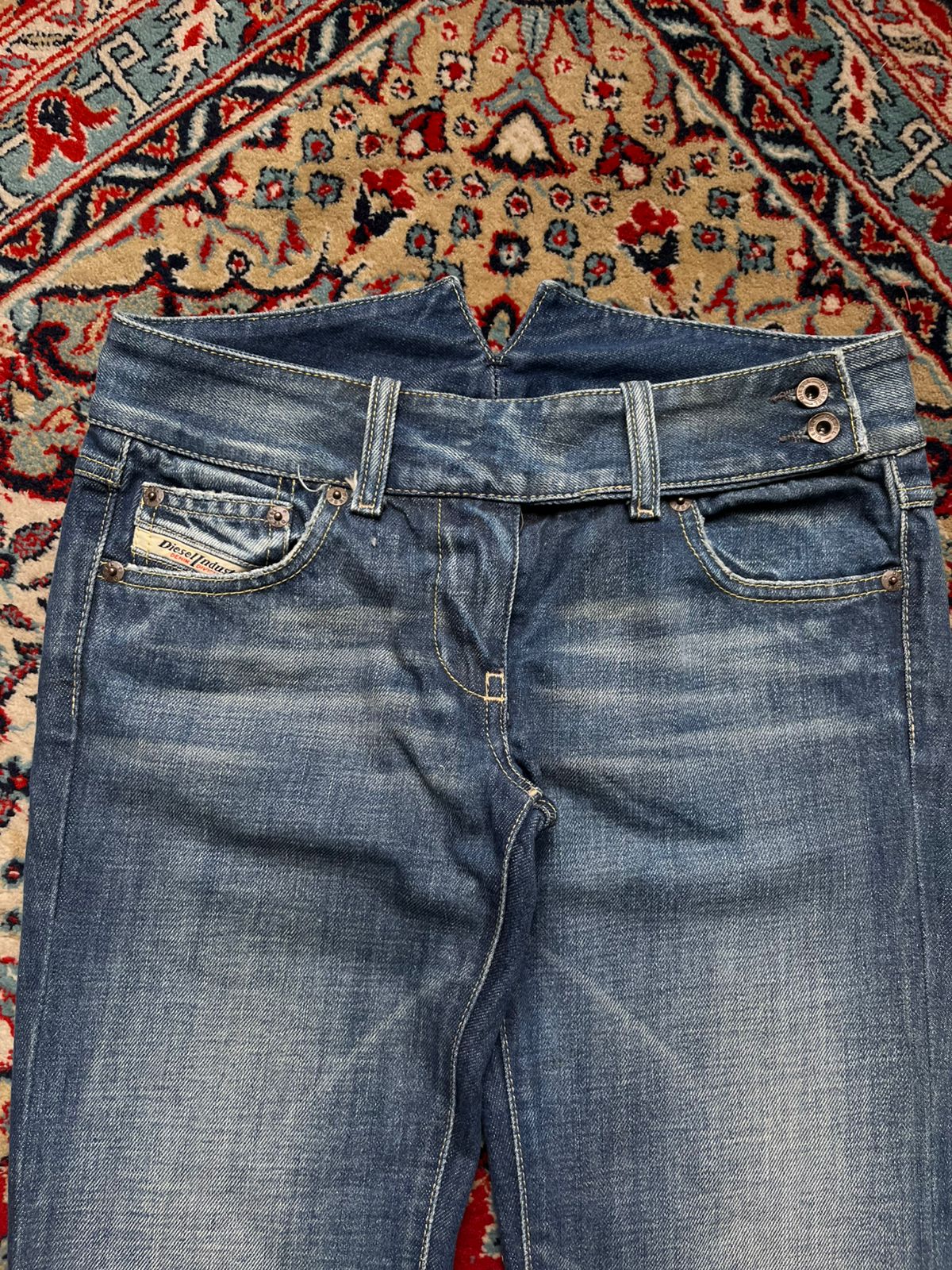Diesel Industry Rare V-Cut Waistband FlareD Medium WashED Blue JEANS - 28