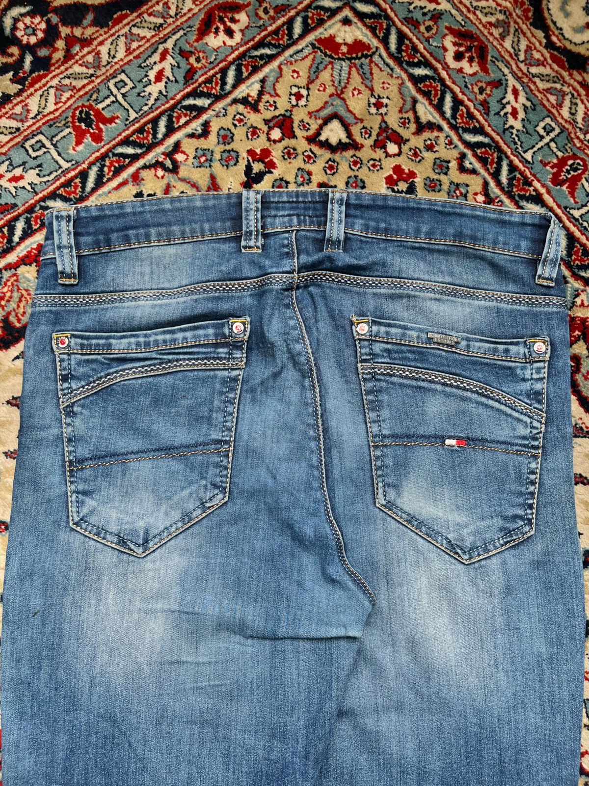 Tommy Hilfiger Straight Fit Medium WashED JEANS - 34