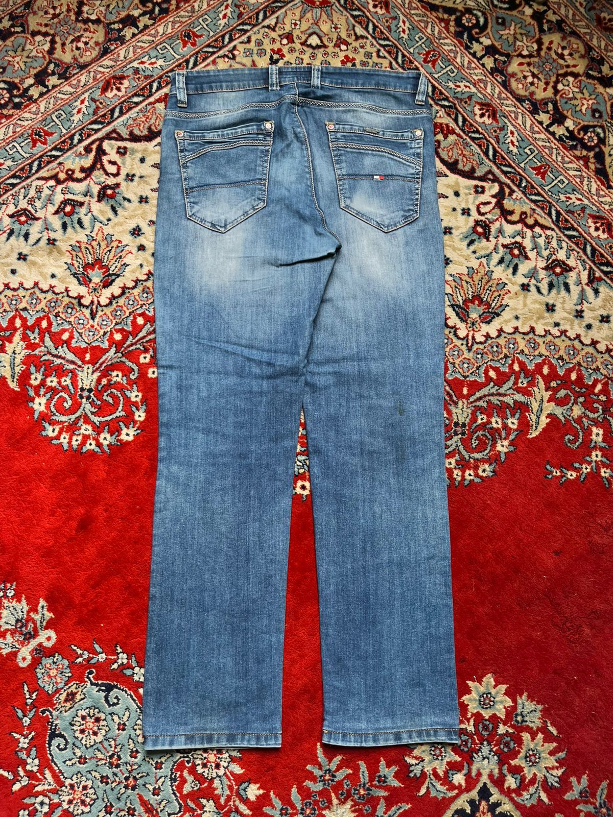 Tommy Hilfiger Straight Fit Medium WashED JEANS - 34