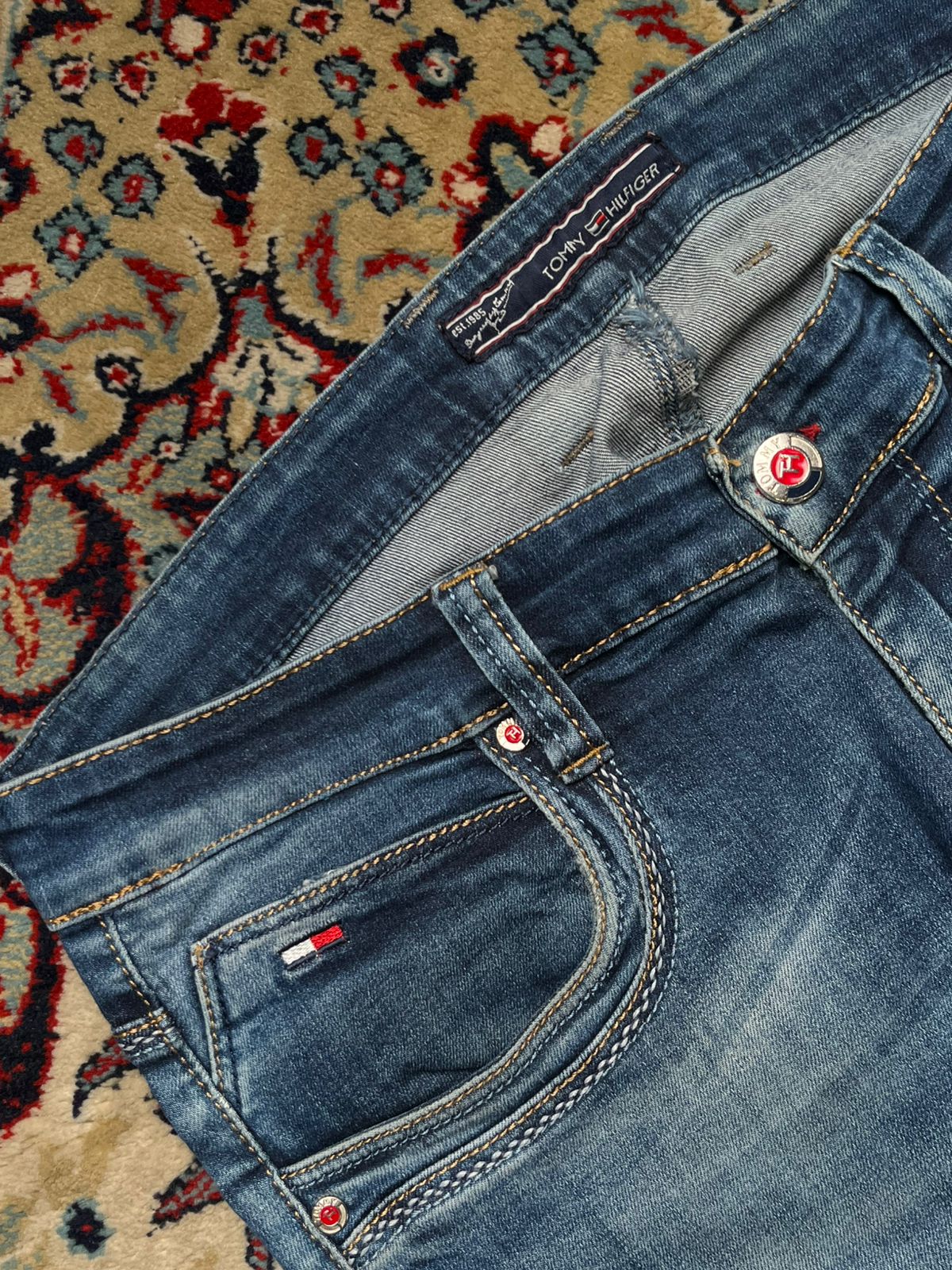 Tommy Hilfiger Straight Fit Medium WashED JEANS - 34