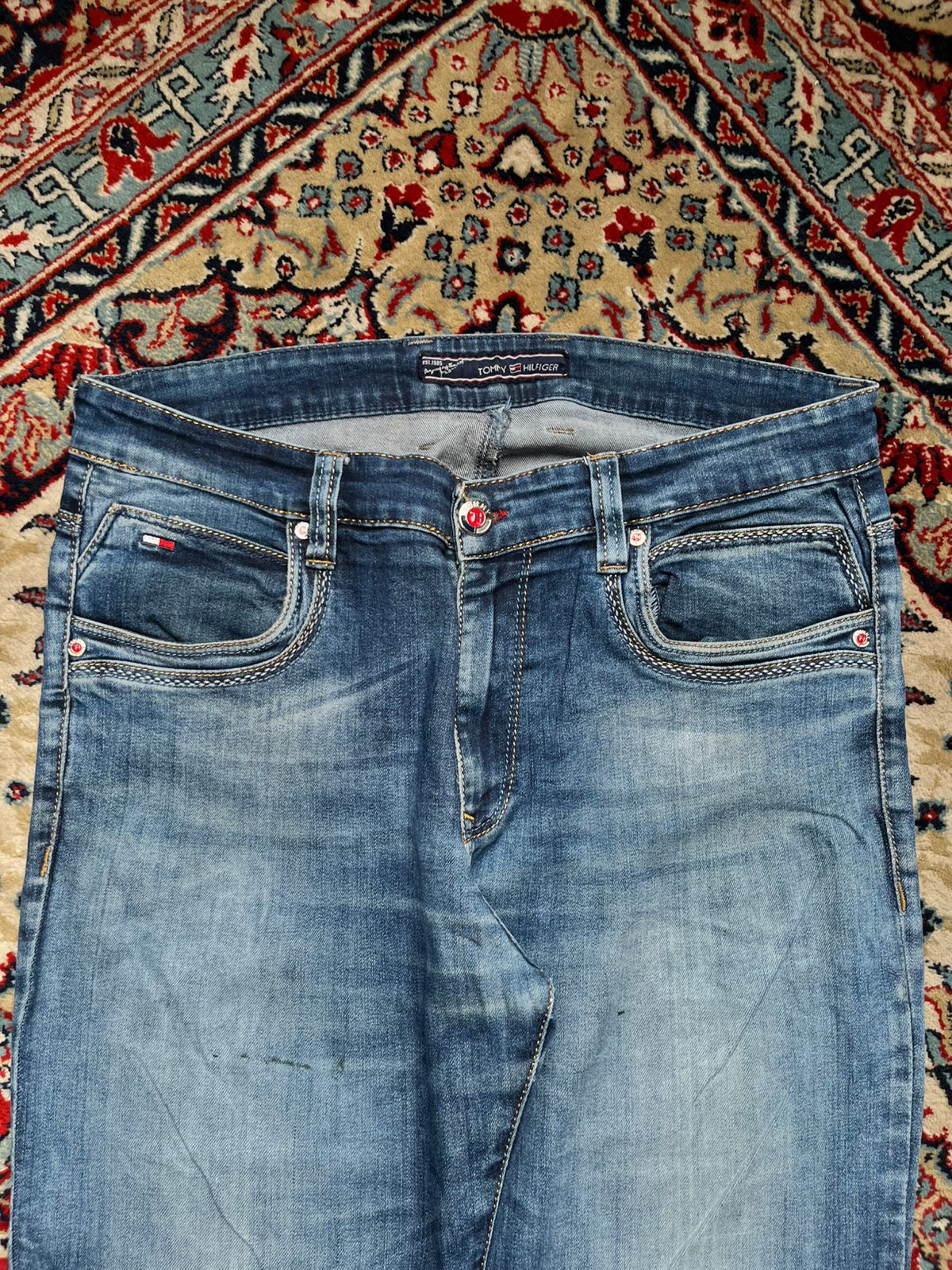 Tommy Hilfiger Straight Fit Medium WashED JEANS - 34