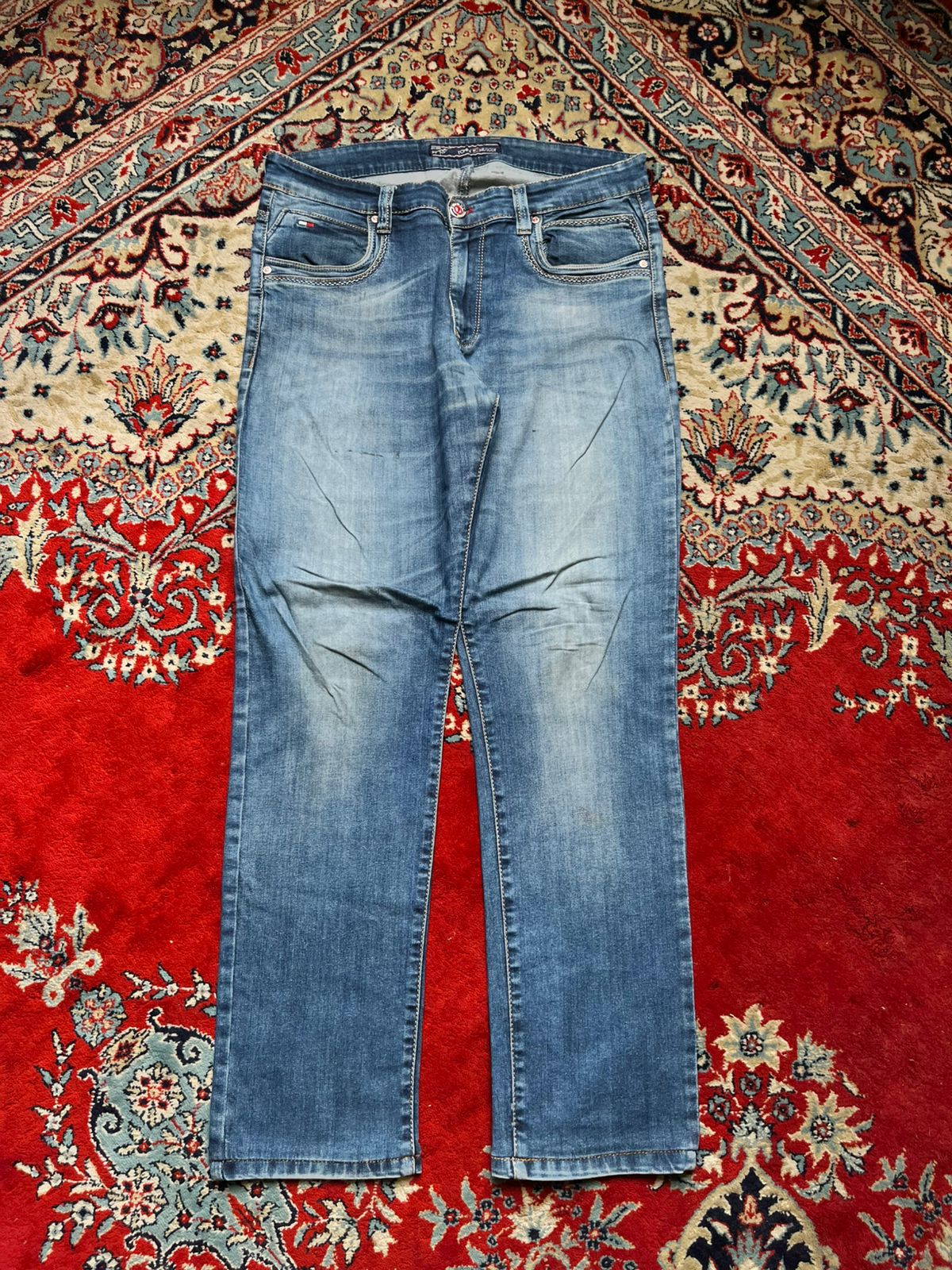 Tommy Hilfiger Straight Fit Medium WashED JEANS - 34