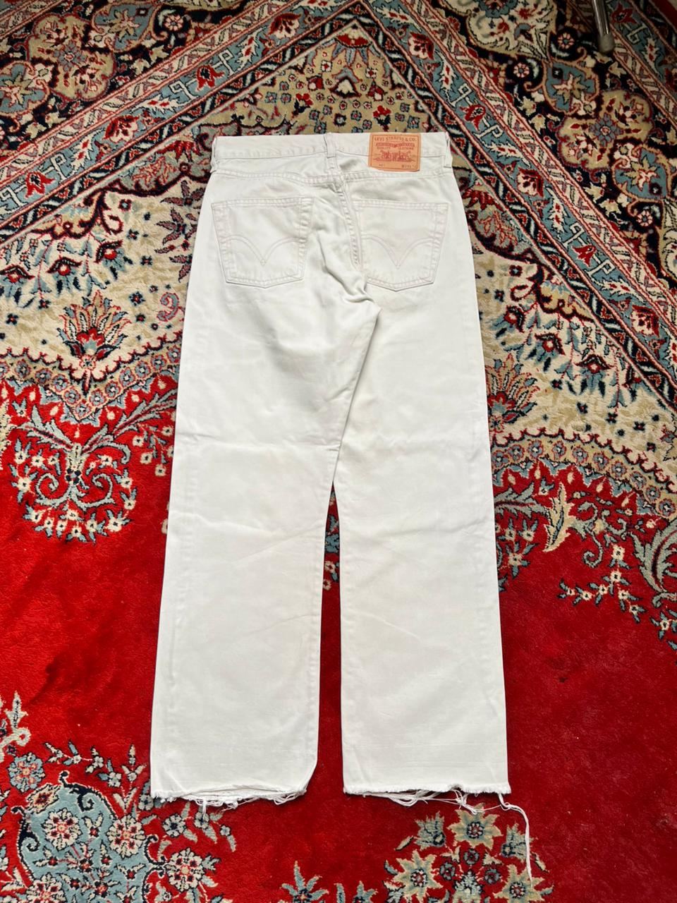 Vintage Levi's 401 Cream Relaxed FIT JEANS - 28