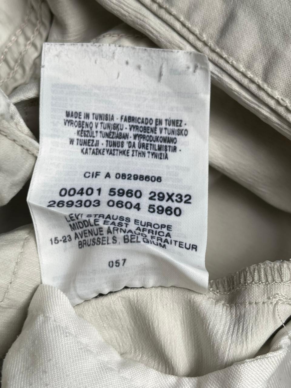 Vintage Levi's 401 Cream Relaxed FIT JEANS - 28