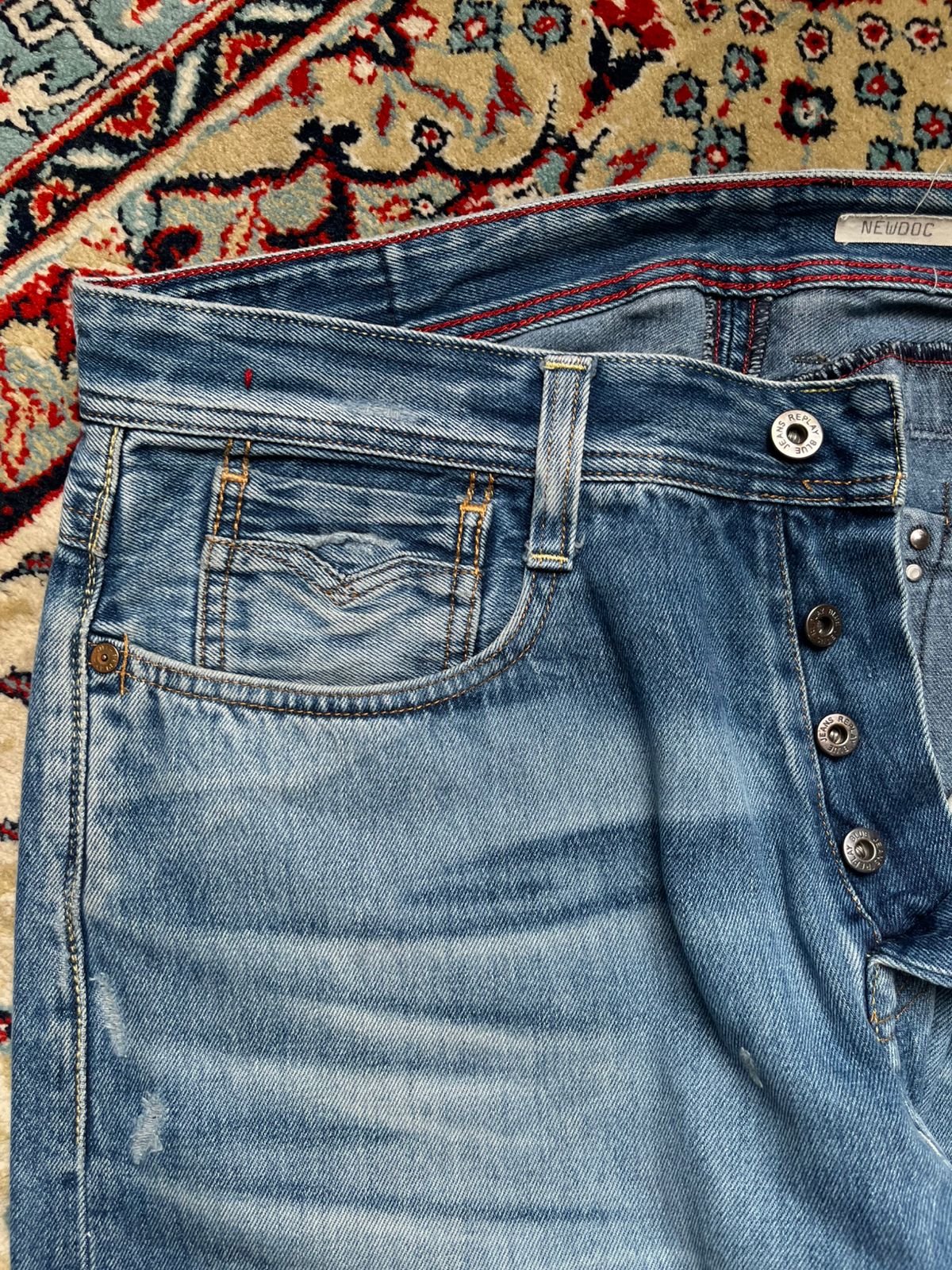 REPLAY Straight FIT Light WashED Distressed JEANS - 34