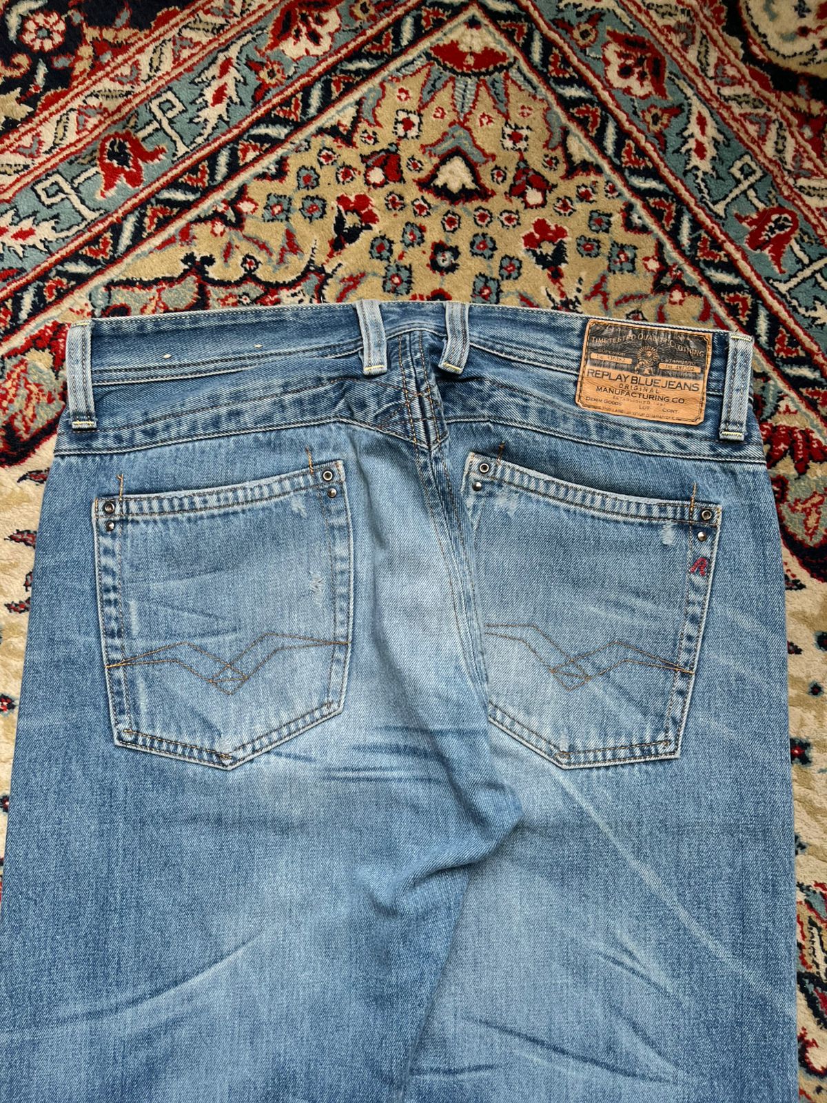 REPLAY Straight FIT Light WashED Distressed JEANS - 34