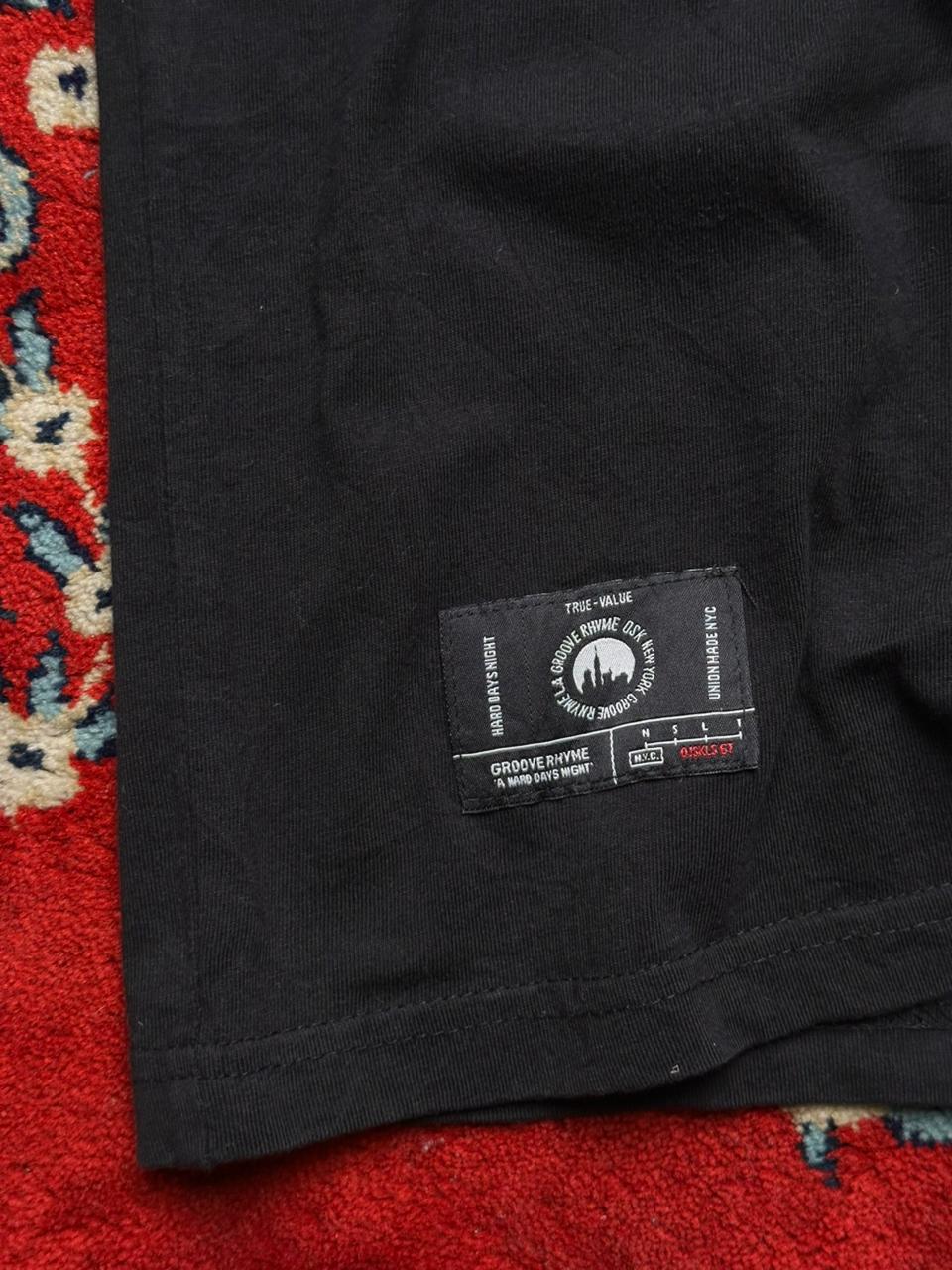 GROOVERHYME INTERNATIONAL BLACK GRAPHIC TEE - M