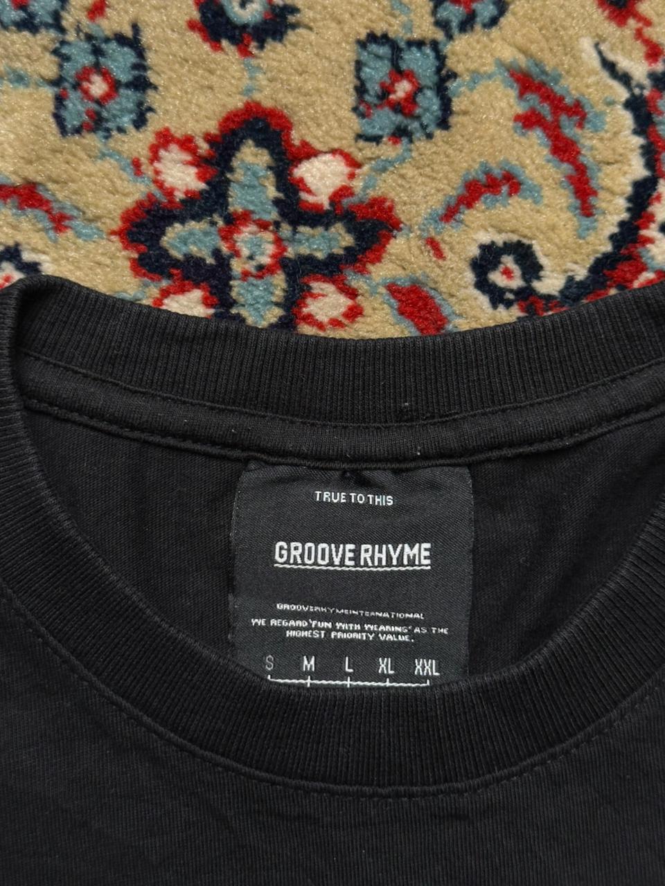 GROOVERHYME INTERNATIONAL BLACK GRAPHIC TEE - M