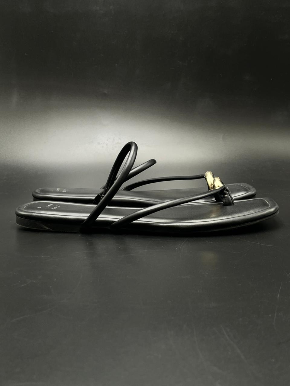 A New Day Black Toe Ring Strappy Flat SANDALS - 41