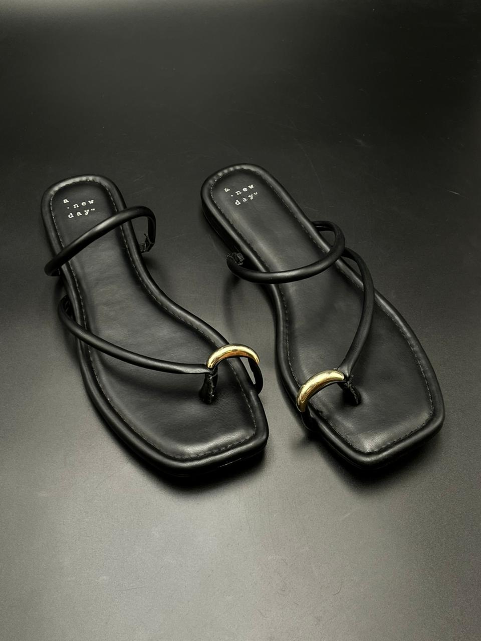 A New Day Black Toe Ring Strappy Flat SANDALS - 41