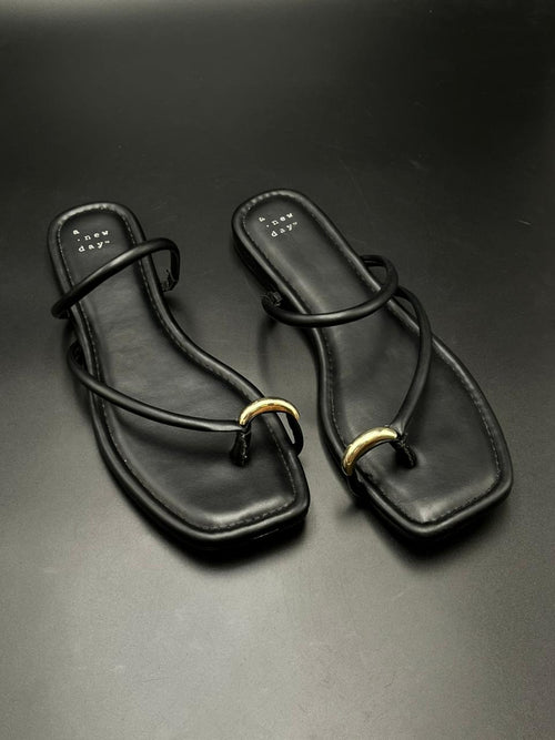 A New Day Black Toe Ring Strappy Flat SANDALS - 41