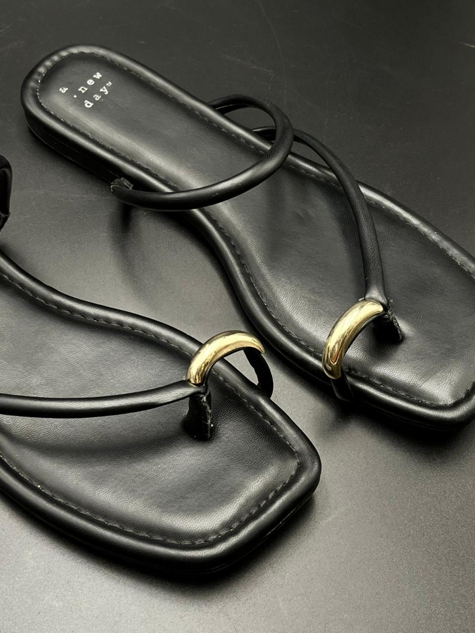 A New Day Black Toe Ring Strappy Flat SANDALS - 41