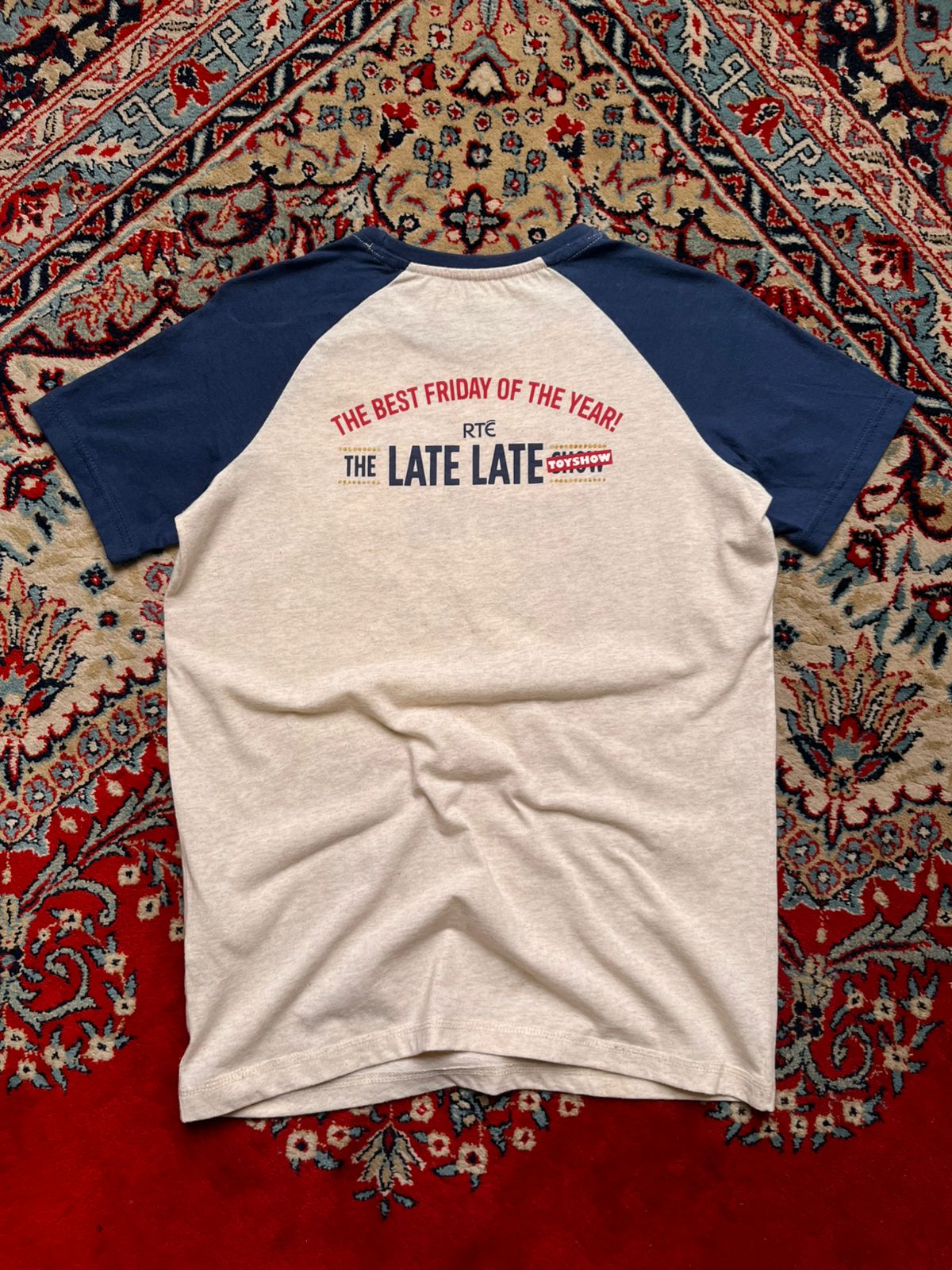 RTÉ The Late Late Toy Show Christmas Owl Raglan TEE - L
