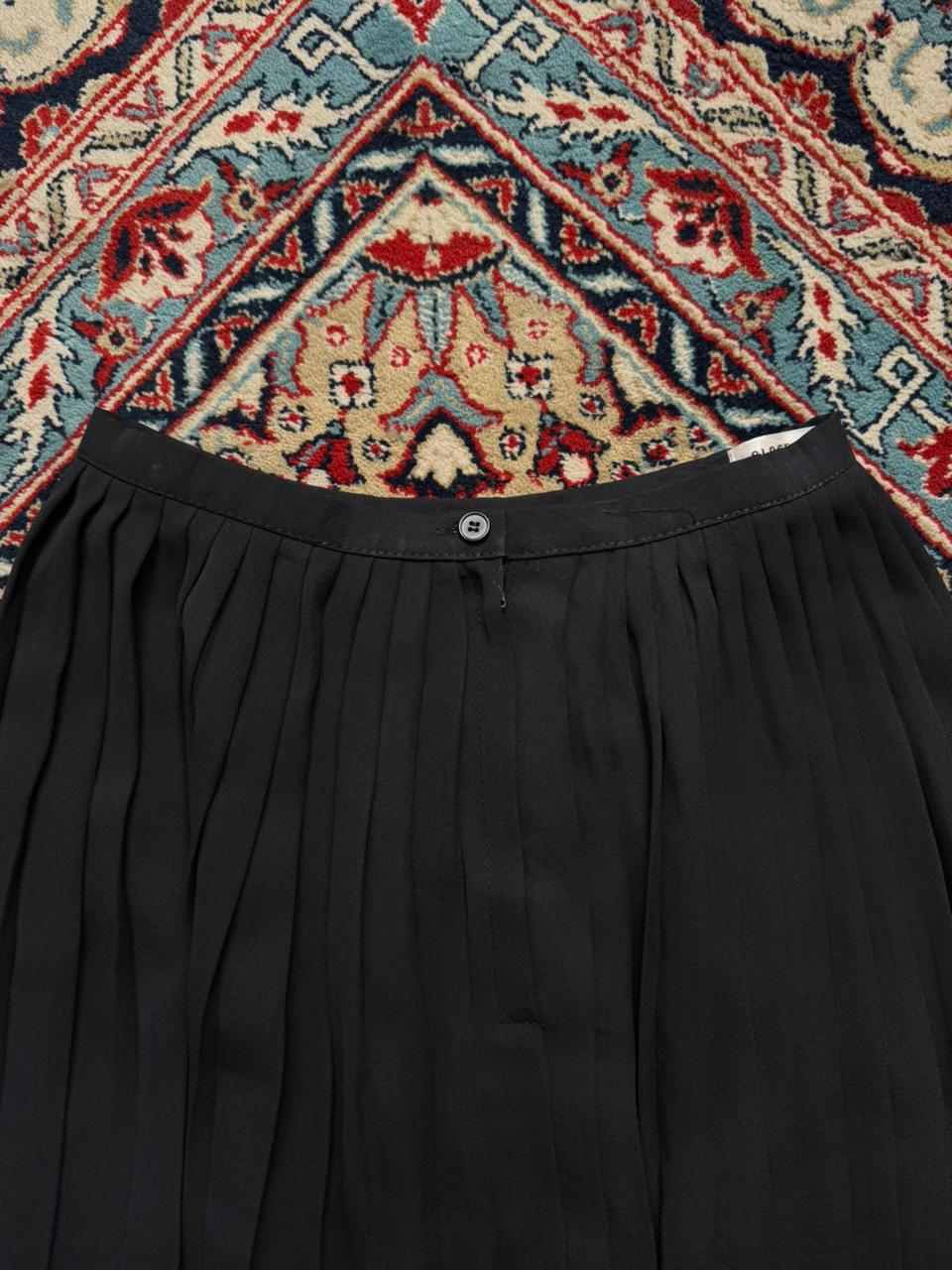 Vintage Close Up Black Pleated Skirt - 24