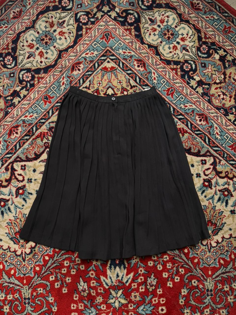 Vintage Close Up Black Pleated Skirt - 24