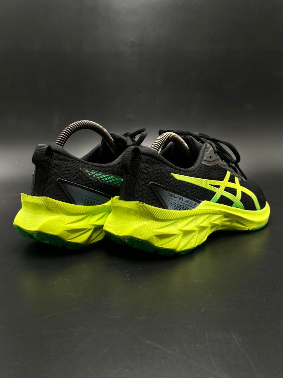 ASICS NOVABLAST 2 BLACK LIME GREEN RUNNING ShOES