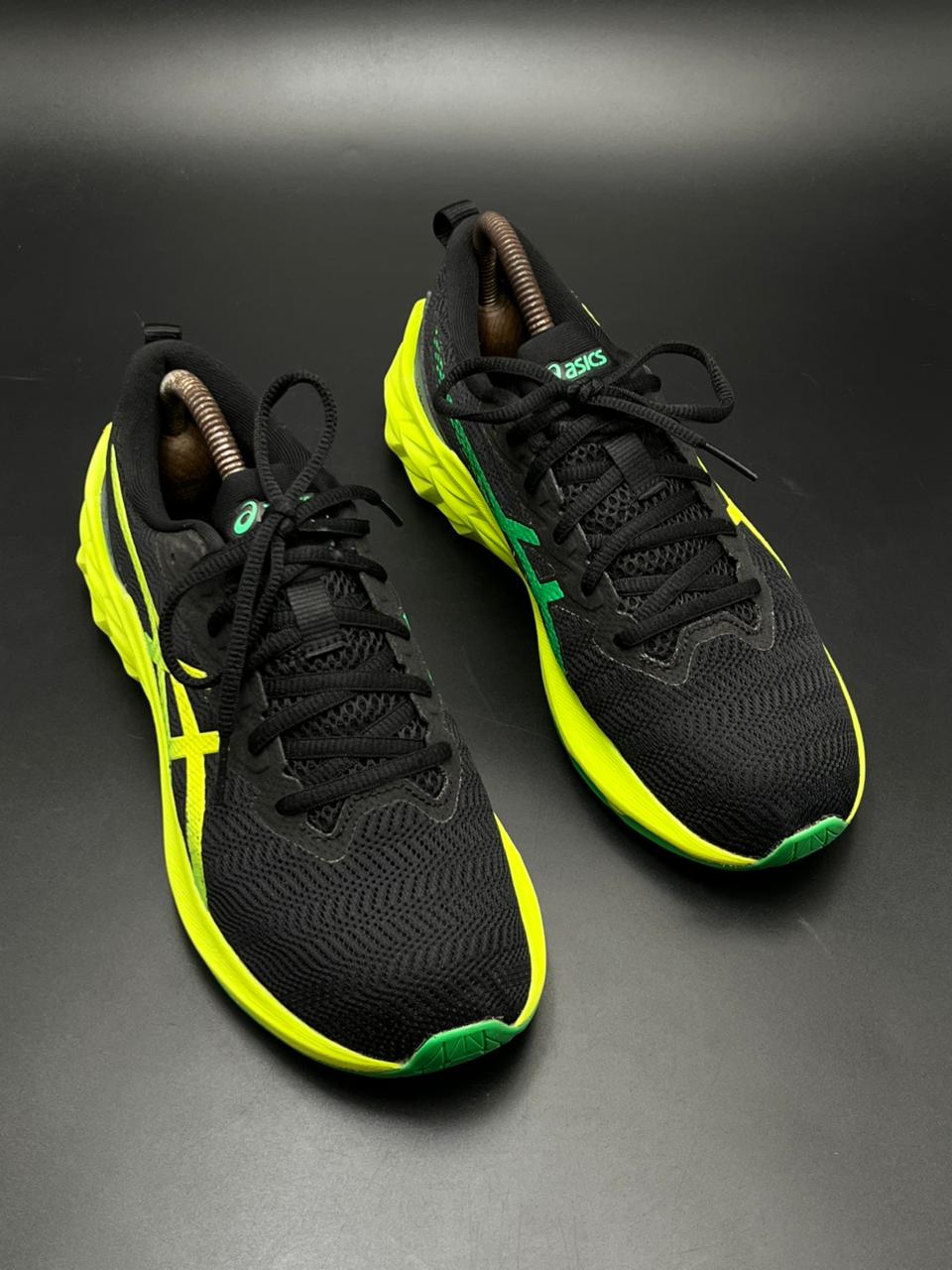 ASICS NOVABLAST 2 BLACK LIME GREEN RUNNING ShOES