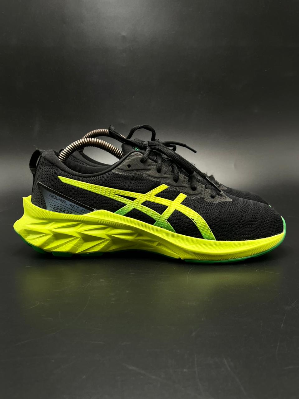 ASICS NOVABLAST 2 BLACK LIME GREEN RUNNING ShOES