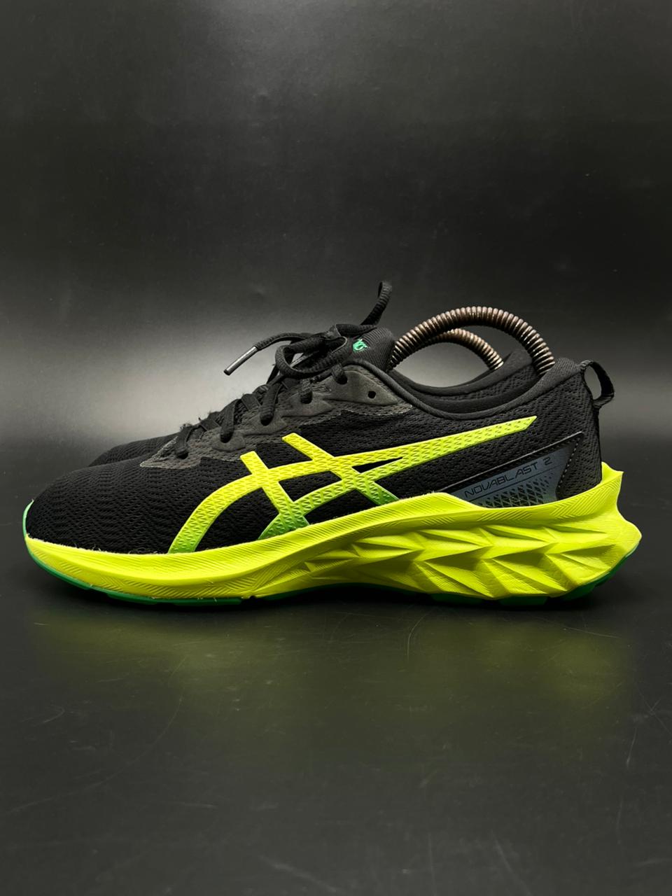 ASICS NOVABLAST 2 BLACK LIME GREEN RUNNING ShOES