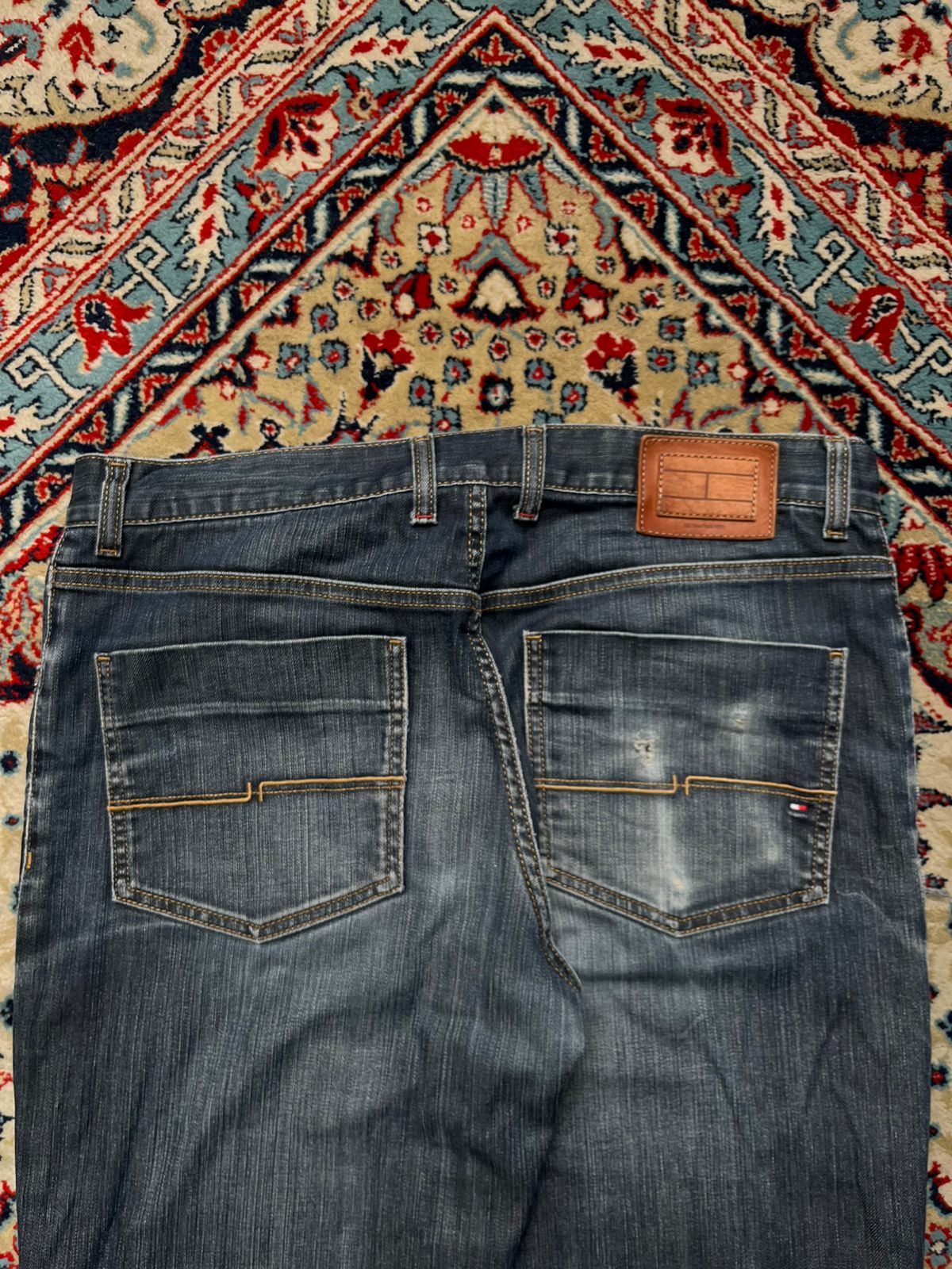 VINTAGE TOMMY HILFIGER DARK WASHED STRAIGHT FIT JEANS - 34