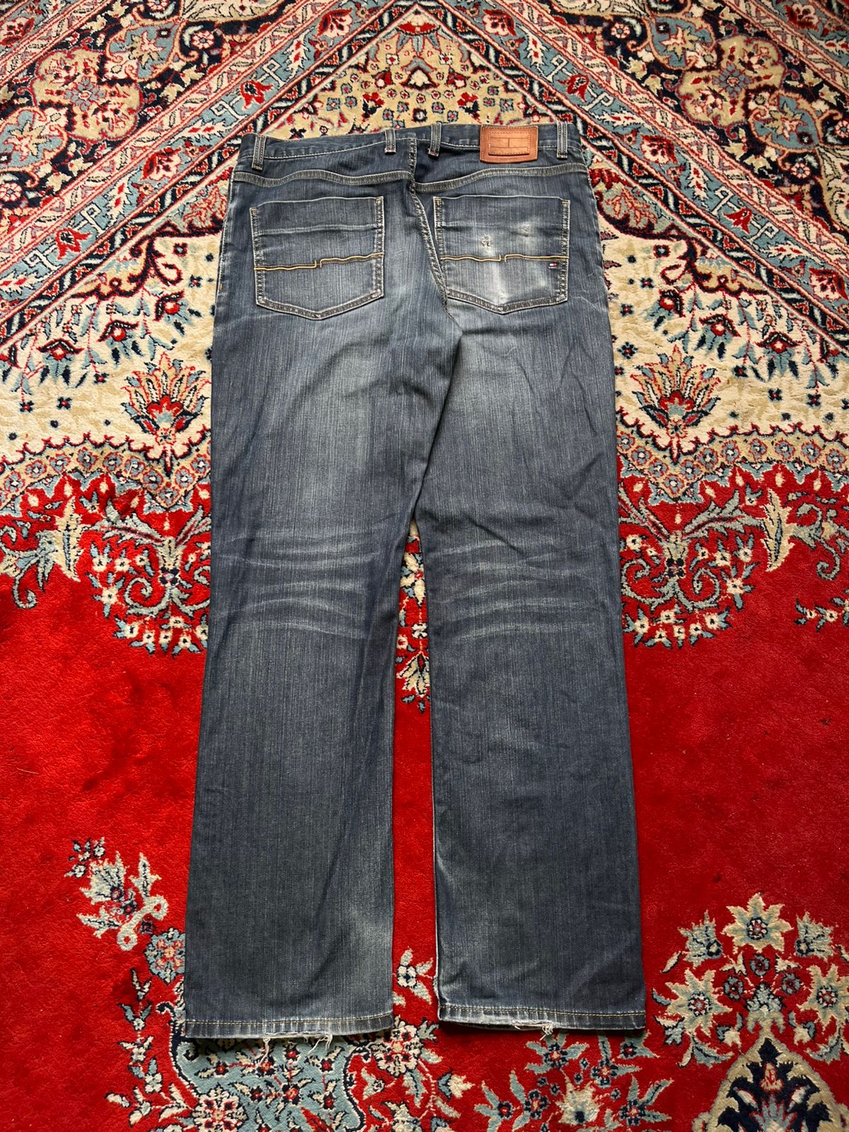 VINTAGE TOMMY HILFIGER DARK WASHED STRAIGHT FIT JEANS - 34