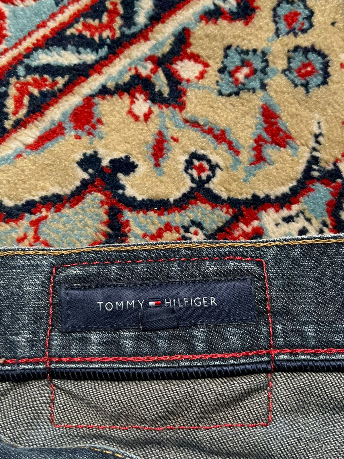 VINTAGE TOMMY HILFIGER DARK WASHED STRAIGHT FIT JEANS - 34