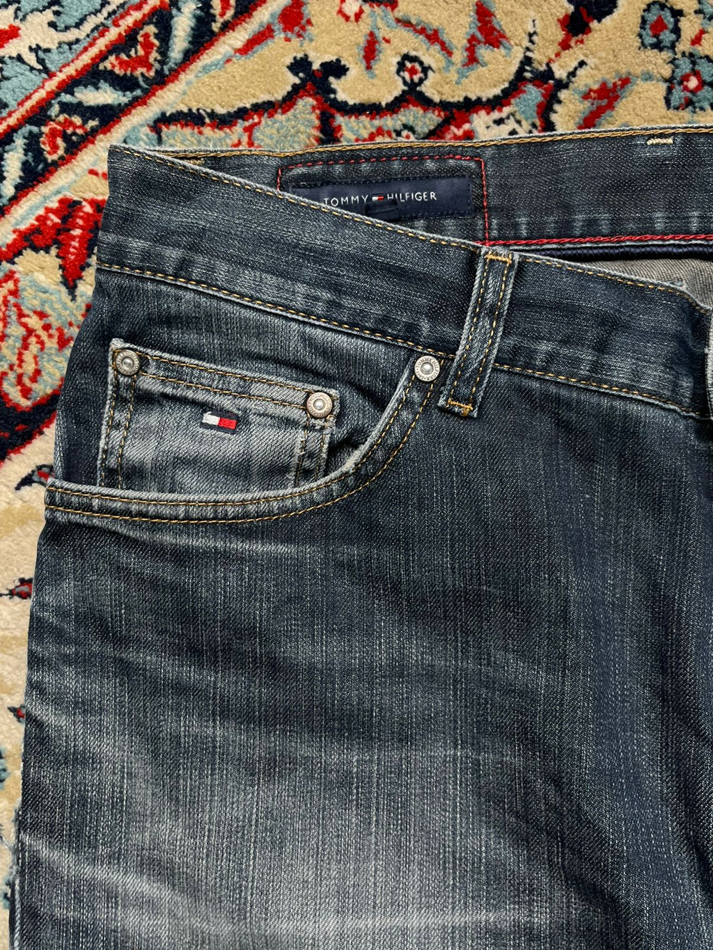VINTAGE TOMMY HILFIGER DARK WASHED STRAIGHT FIT JEANS - 34