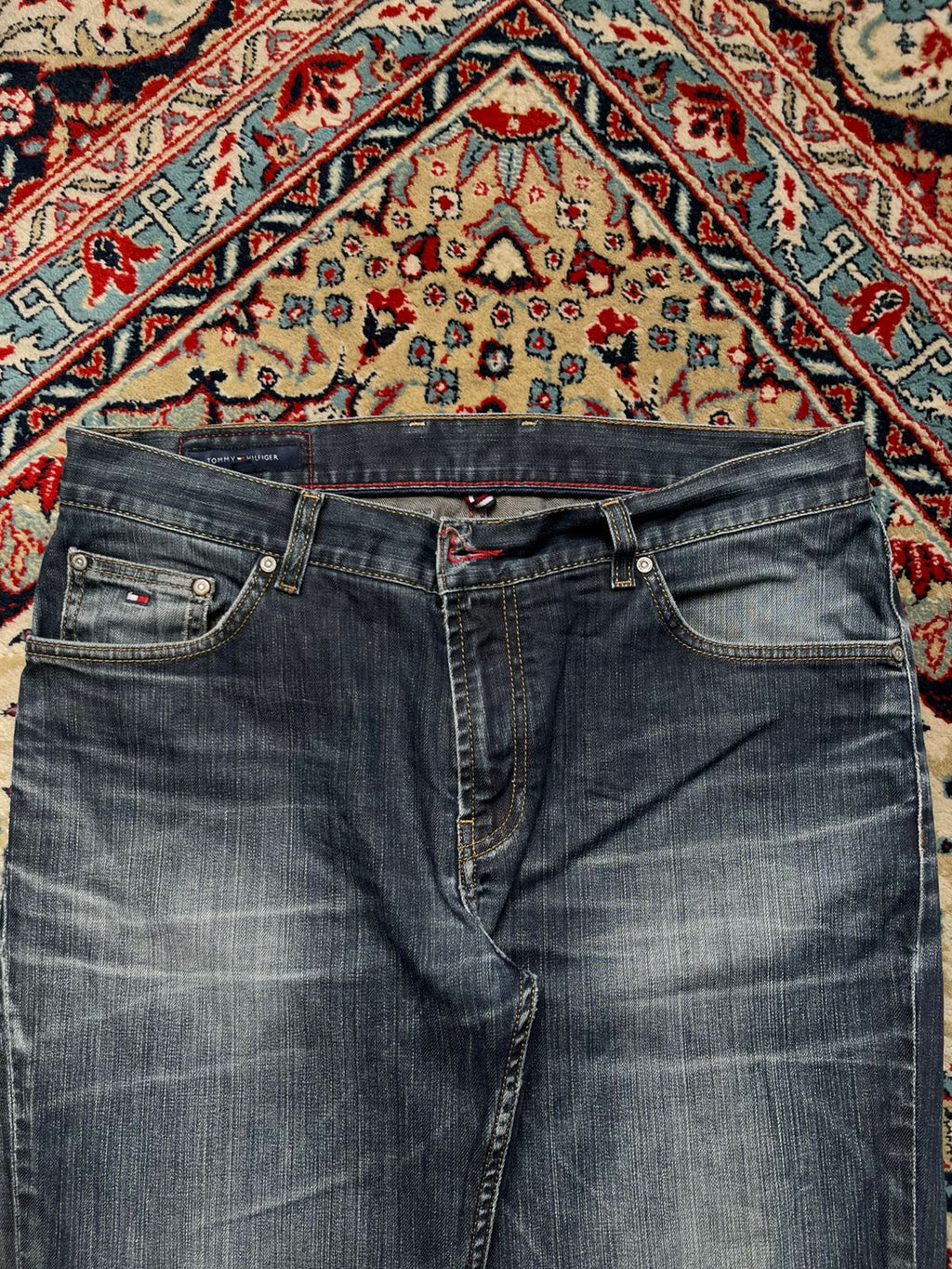 VINTAGE TOMMY HILFIGER DARK WASHED STRAIGHT FIT JEANS - 34