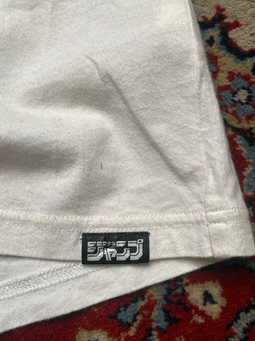 UNIQLO UT ONE PIECE GRAPHIC TEE - S