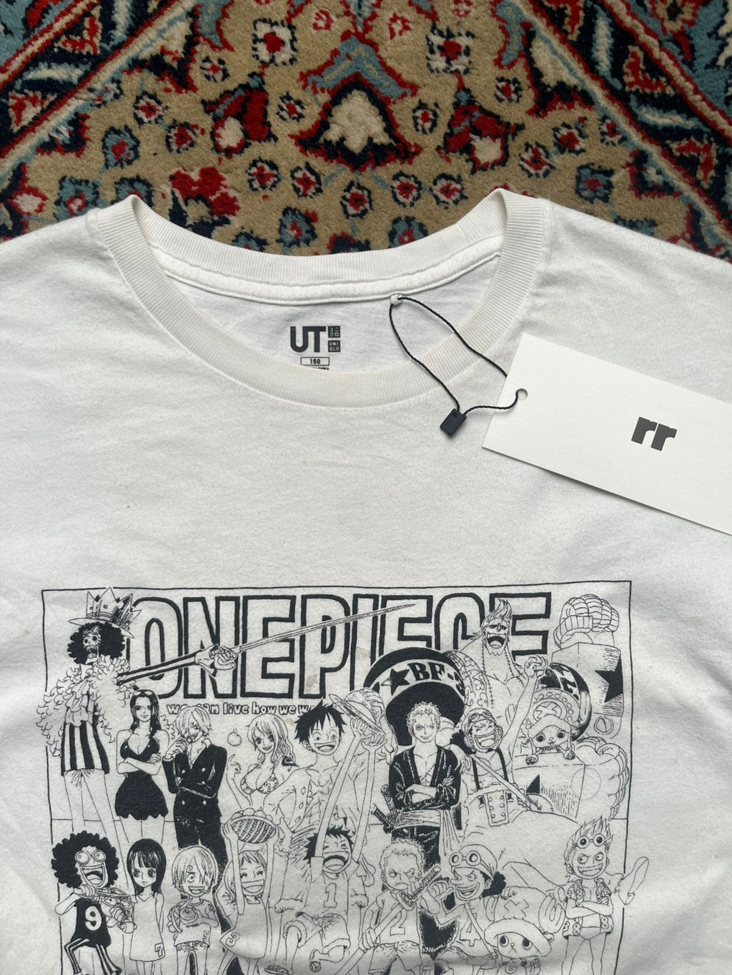UNIQLO UT ONE PIECE GRAPHIC TEE - S