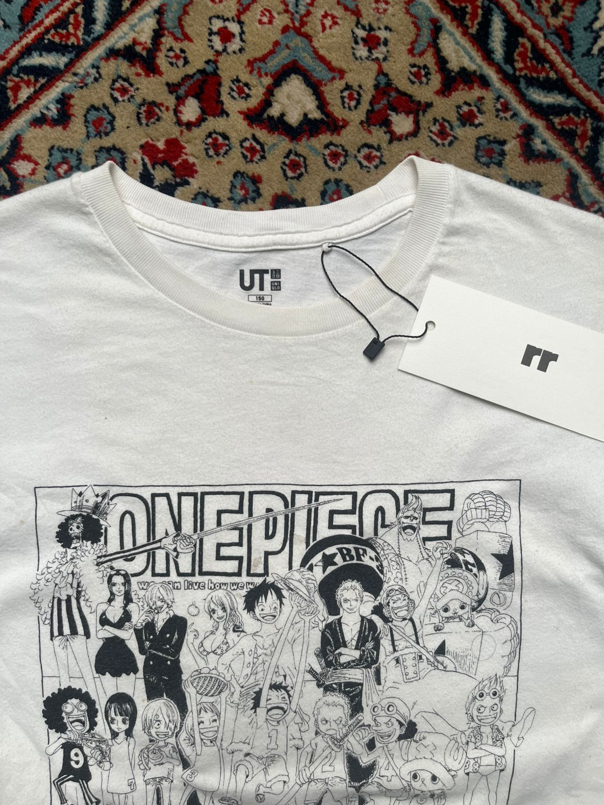 UNIQLO UT ONE PIECE GRAPHIC TEE - S