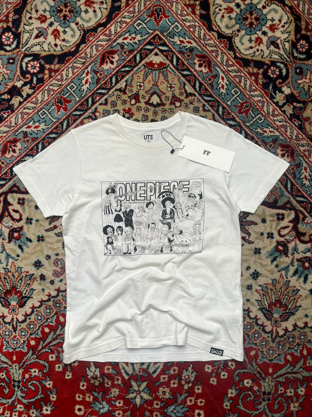 UNIQLO UT ONE PIECE GRAPHIC TEE - S
