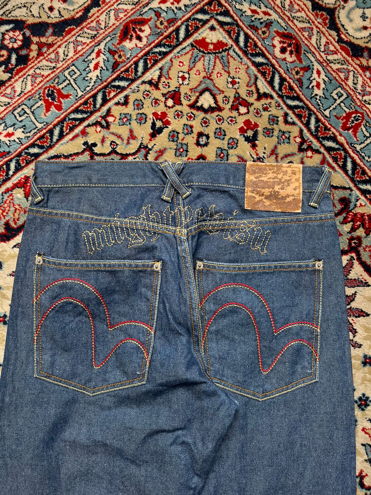 EVISU 'MIGHTY EVISU' EMBROIDERED MEDUIM WASHED STRAIGHT FIT JEANS - 32