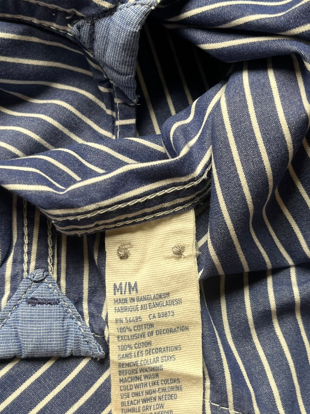 AMERICAN EAGLE OUTFITTERS BLUE STRIPED ATHLETIC FIT BUTTON DOWN SHIRT - L