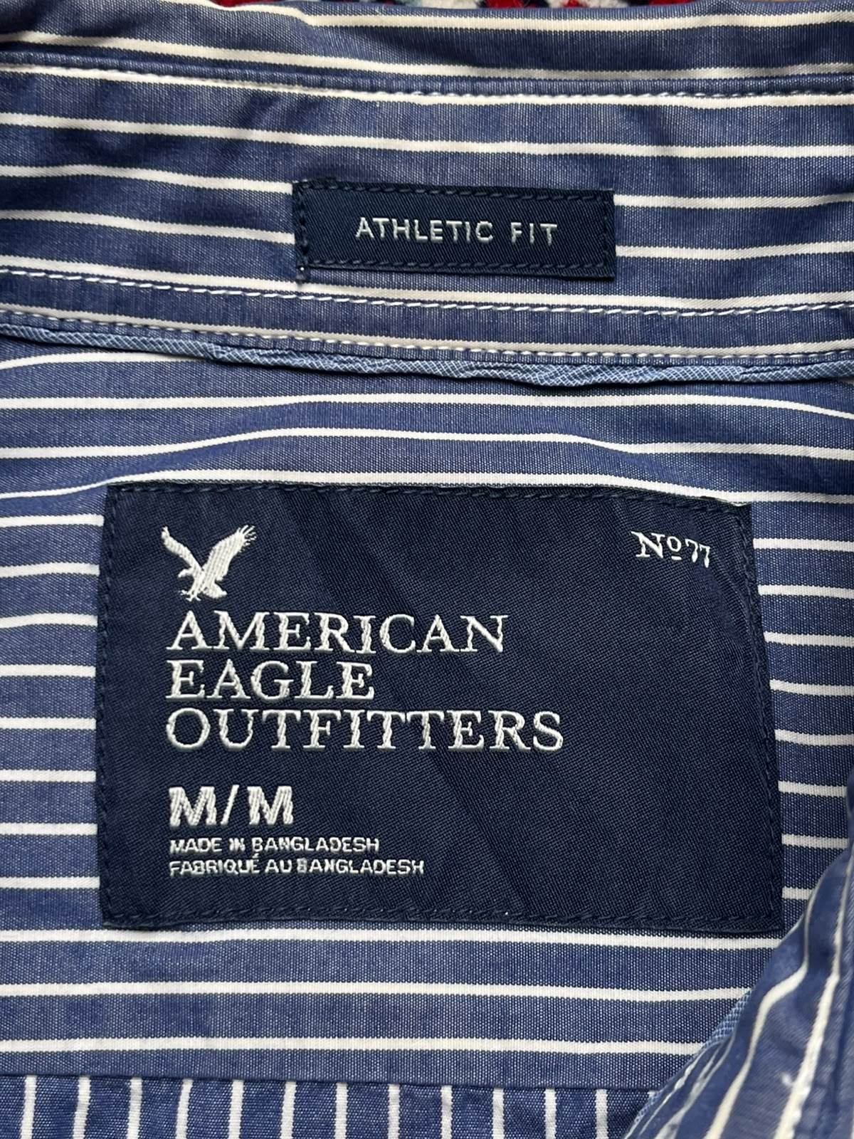 AMERICAN EAGLE OUTFITTERS BLUE STRIPED ATHLETIC FIT BUTTON DOWN SHIRT - L