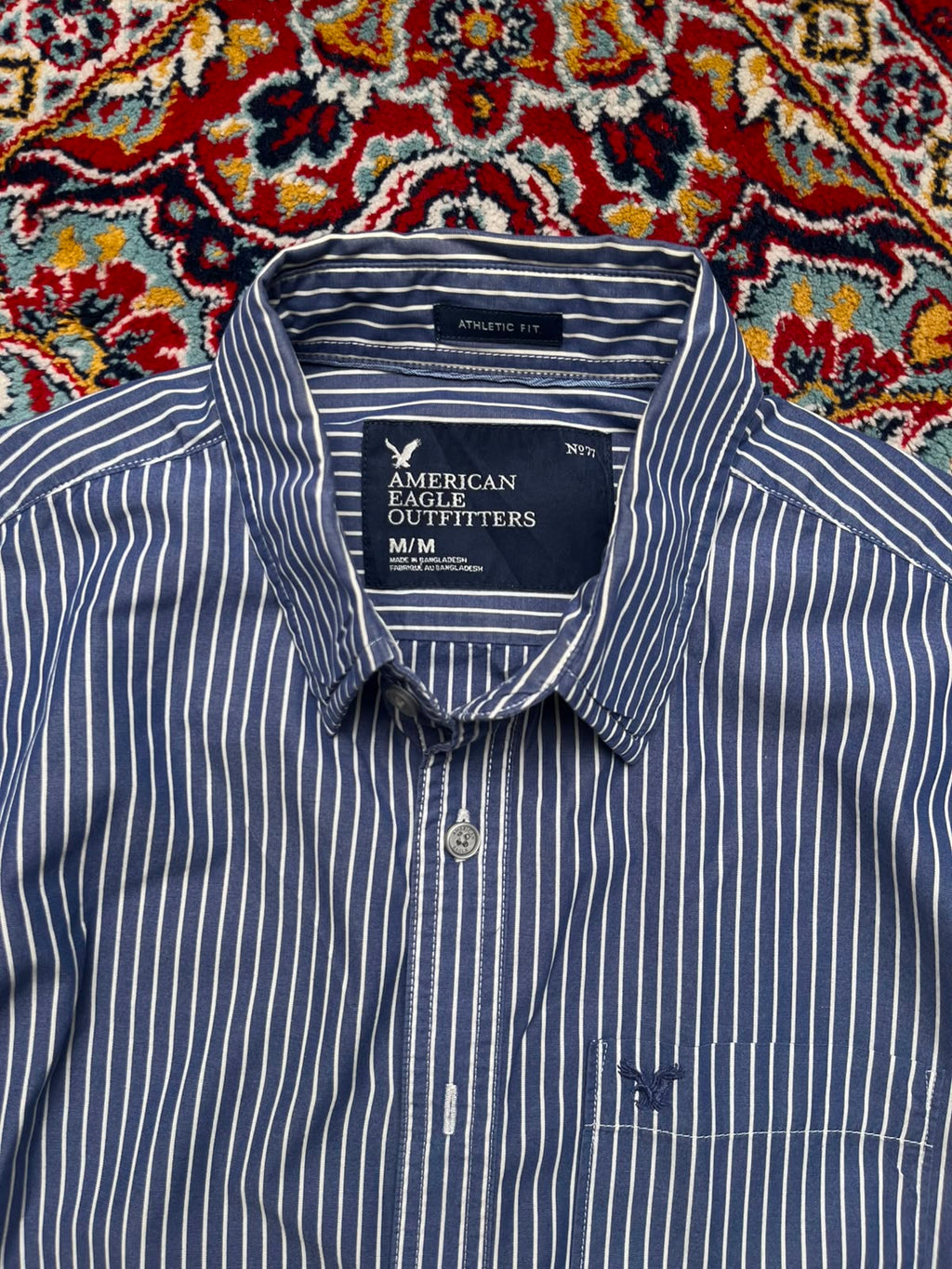 AMERICAN EAGLE OUTFITTERS BLUE STRIPED ATHLETIC FIT BUTTON DOWN SHIRT - L