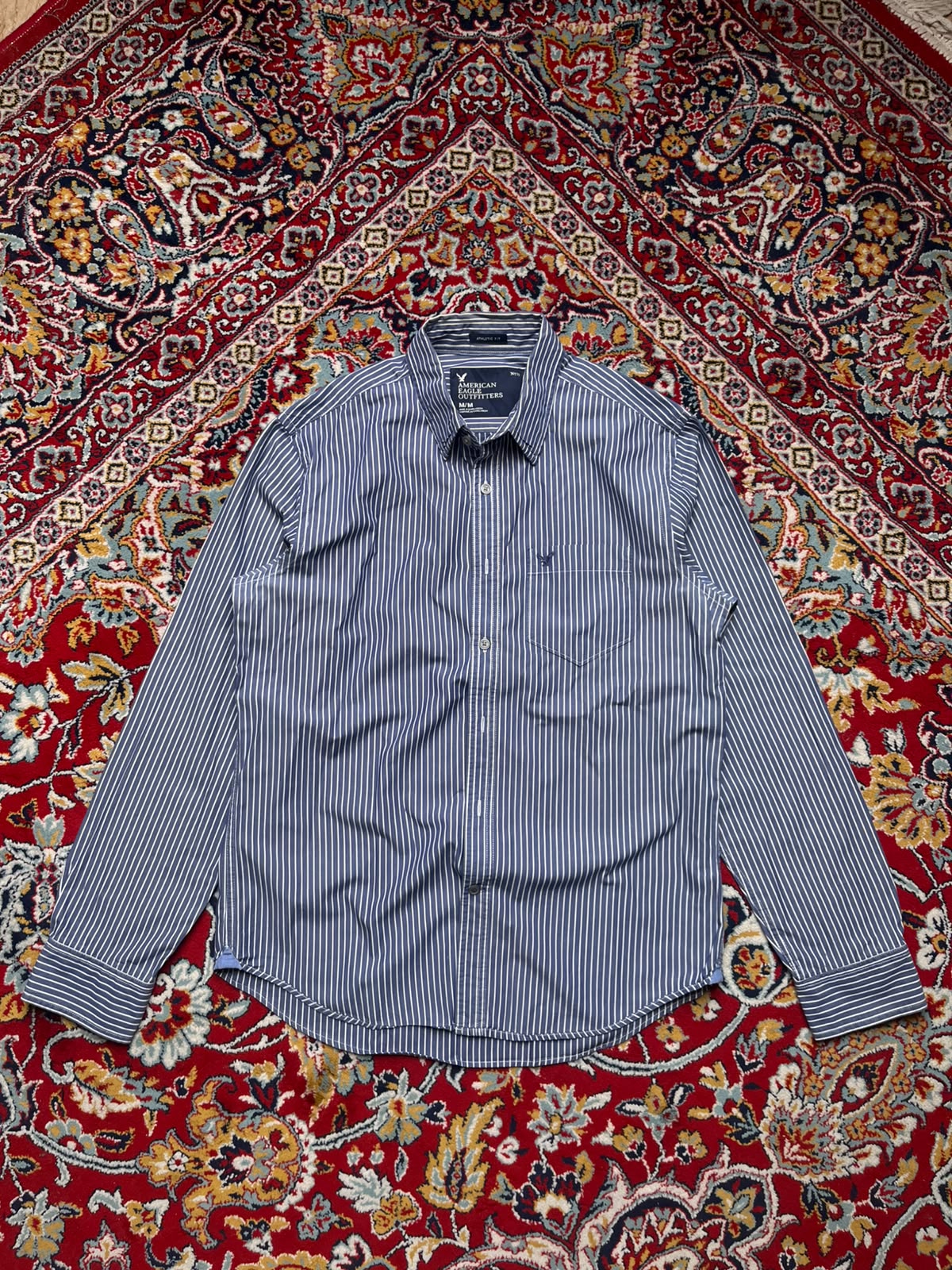 AMERICAN EAGLE OUTFITTERS BLUE STRIPED ATHLETIC FIT BUTTON DOWN SHIRT - L