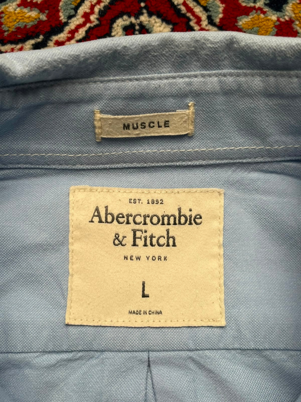 ABERCROMBIE & FITCH MUSCLE FIT LIGHT BLUE OXFORD BUTTON DOWN SHIRT - L