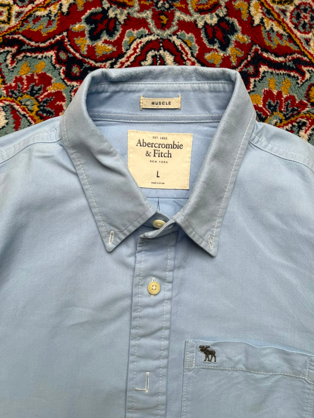 ABERCROMBIE & FITCH MUSCLE FIT LIGHT BLUE OXFORD BUTTON DOWN SHIRT - L
