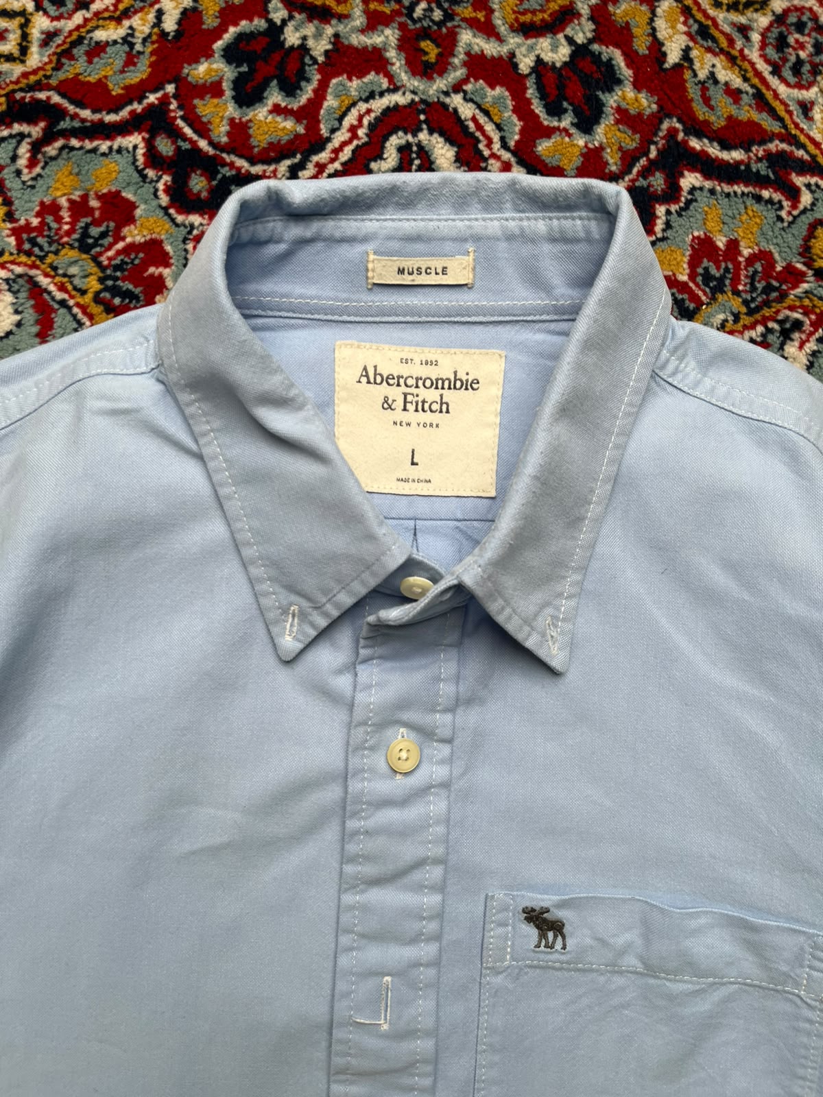 ABERCROMBIE & FITCH MUSCLE FIT LIGHT BLUE OXFORD BUTTON DOWN SHIRT - L