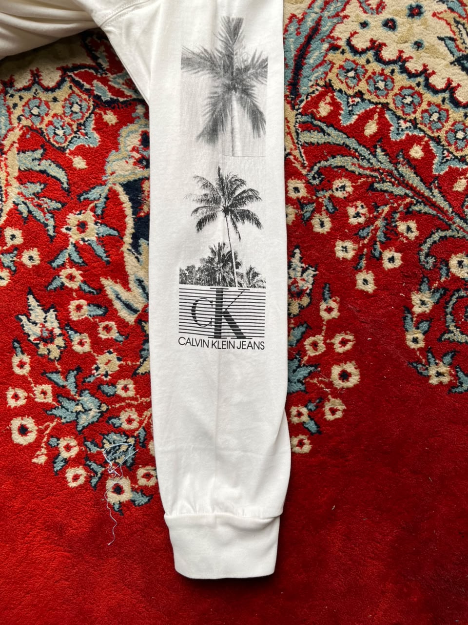 CALVIN KLEIN WHITE GRAPHIC SHIRT - M