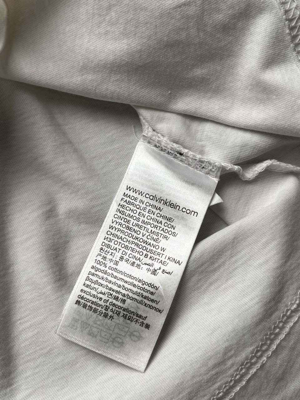 CALVIN KLEIN WHITE GRAPHIC SHIRT - M