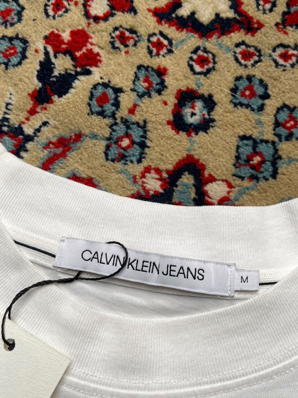 CALVIN KLEIN WHITE GRAPHIC SHIRT - M